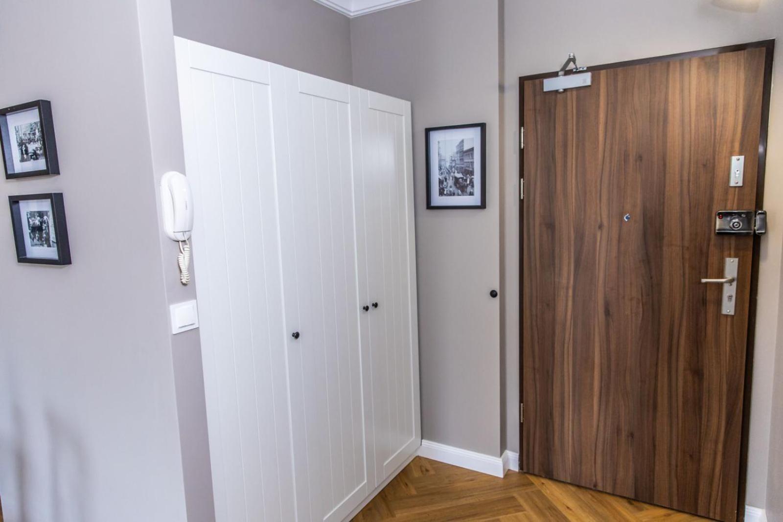 Solar Apartments I Stare Miasto 10Min I Priv Parking Free I Winda I Balkon Torun Luaran gambar