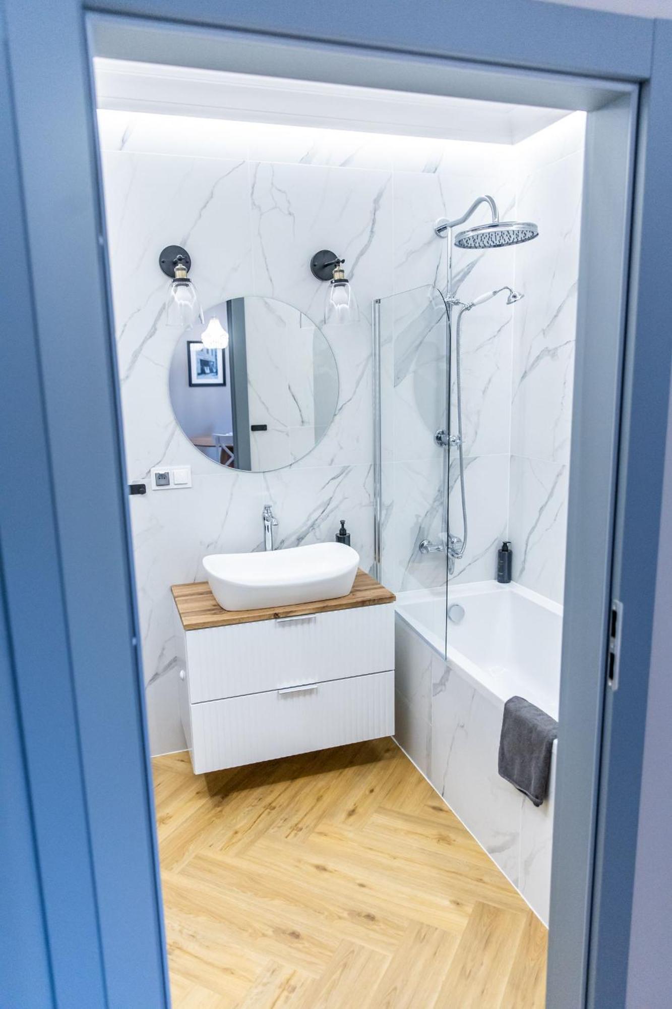 Solar Apartments I Stare Miasto 10Min I Priv Parking Free I Winda I Balkon Torun Luaran gambar