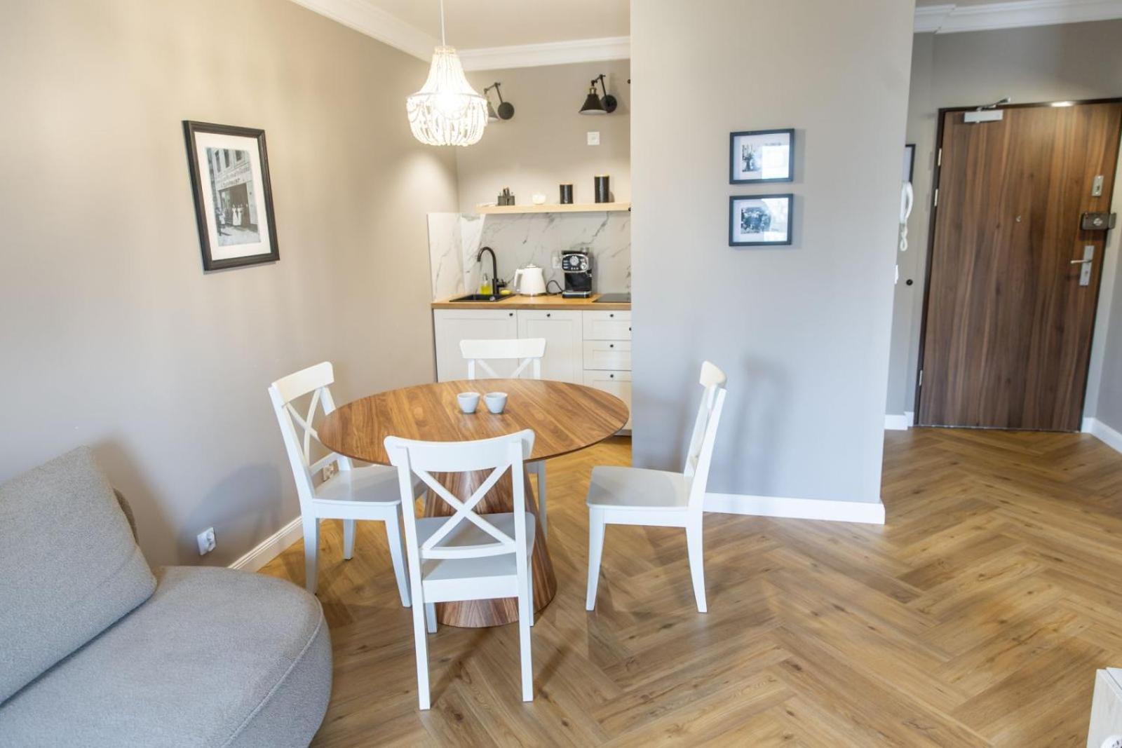 Solar Apartments I Stare Miasto 10Min I Priv Parking Free I Winda I Balkon Torun Luaran gambar