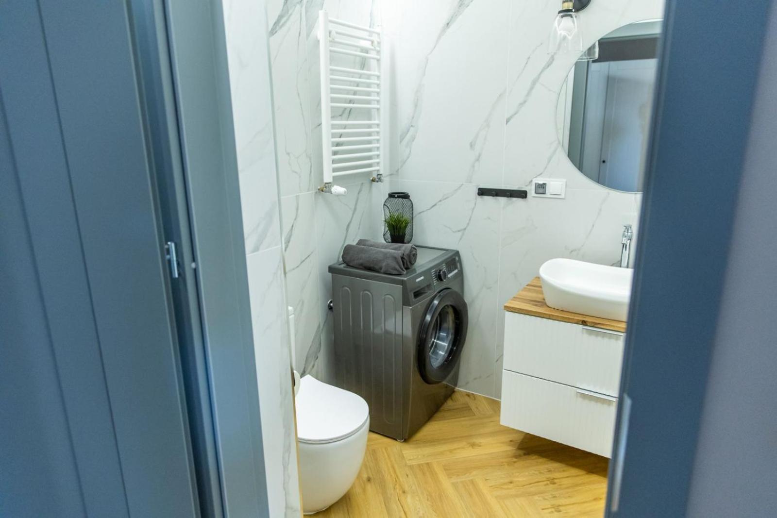 Solar Apartments I Stare Miasto 10Min I Priv Parking Free I Winda I Balkon Torun Luaran gambar