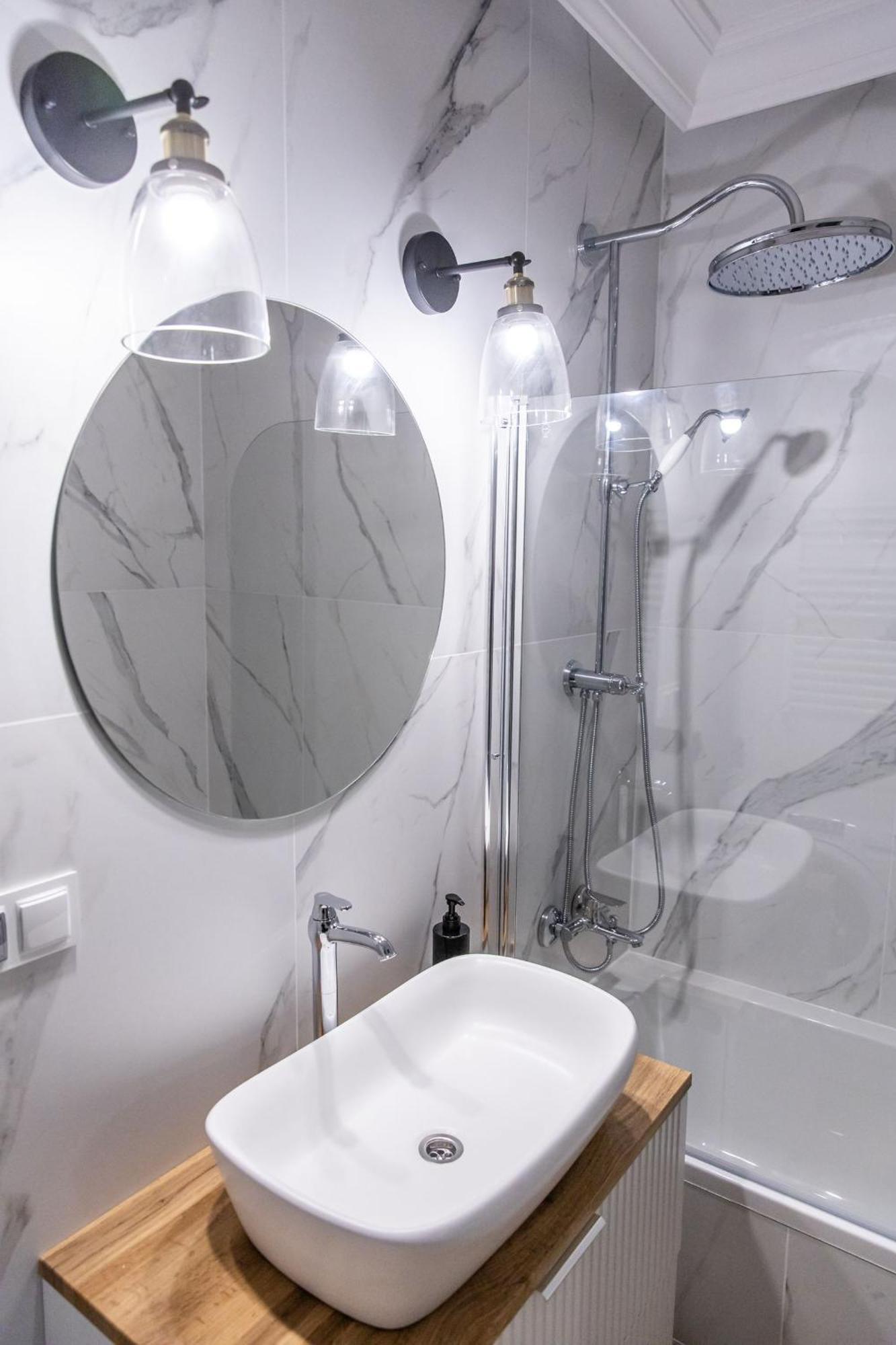 Solar Apartments I Stare Miasto 10Min I Priv Parking Free I Winda I Balkon Torun Luaran gambar