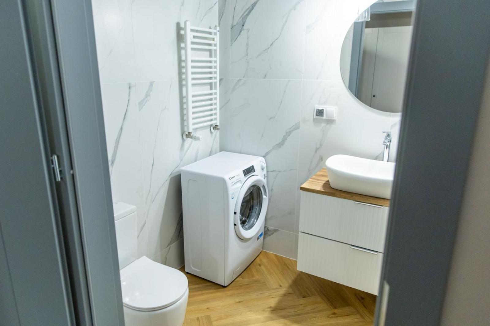 Solar Apartments I Stare Miasto 10Min I Priv Parking Free I Winda I Balkon Torun Luaran gambar