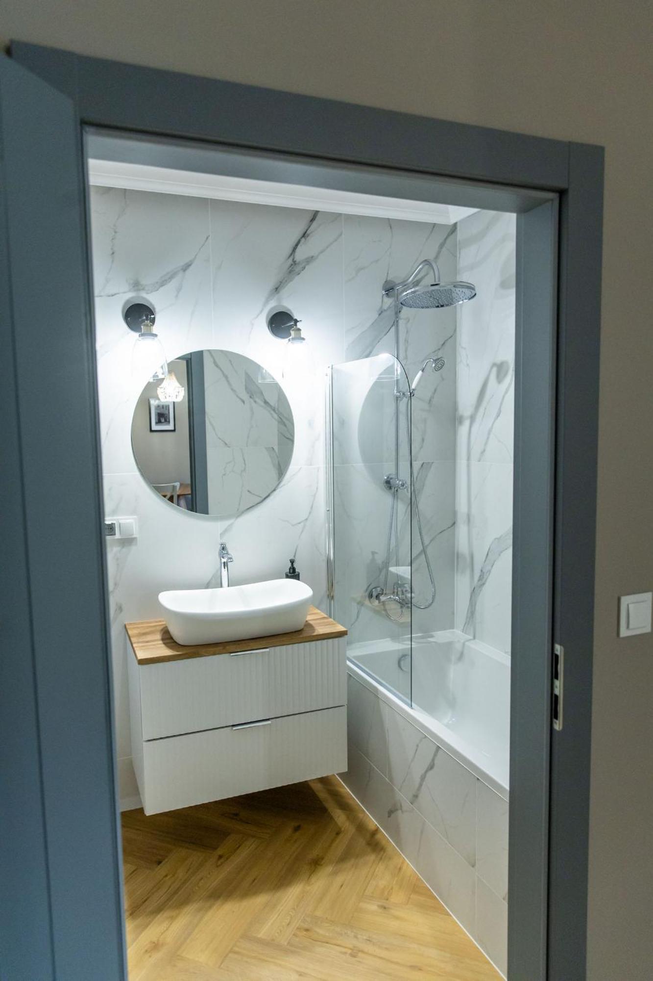 Solar Apartments I Stare Miasto 10Min I Priv Parking Free I Winda I Balkon Torun Luaran gambar